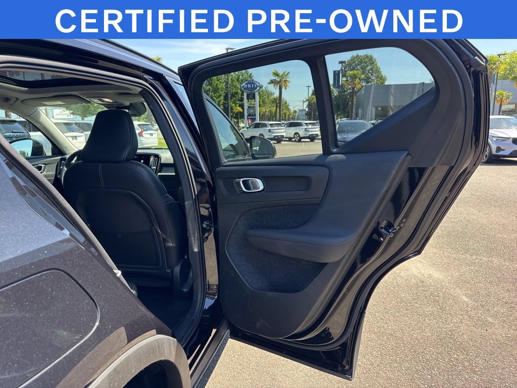 Certified 2025 Volvo XC40 B5 Plus AWD/4WD image 17