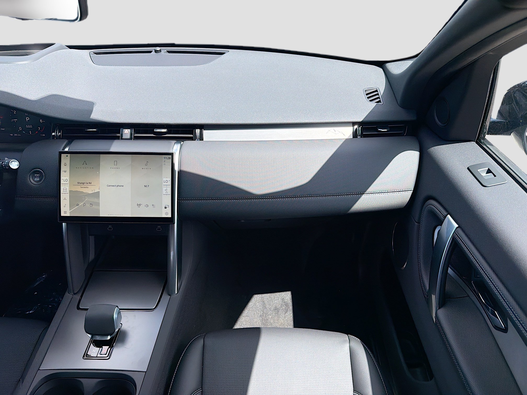New 2026 Land Rover Discovery Sport Landmark AWD/4WD image 18