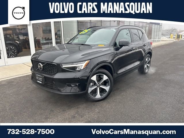 Certified 2025 Volvo XC40 B5 Plus image 1