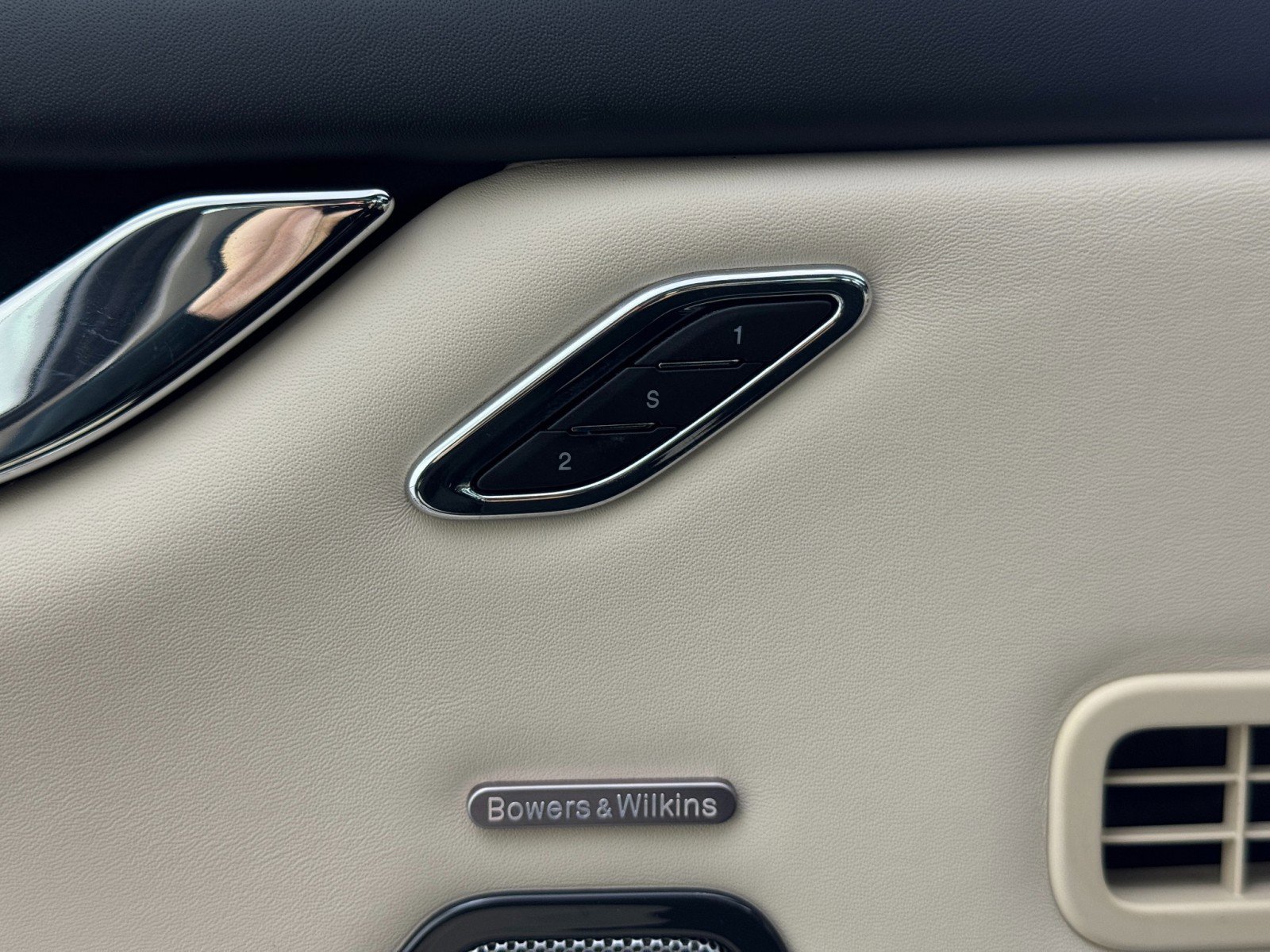 Used 2022 Maserati Quattroporte Modena Q4 image 18