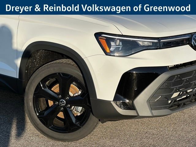 New 2026 Volkswagen Taos SE image 9