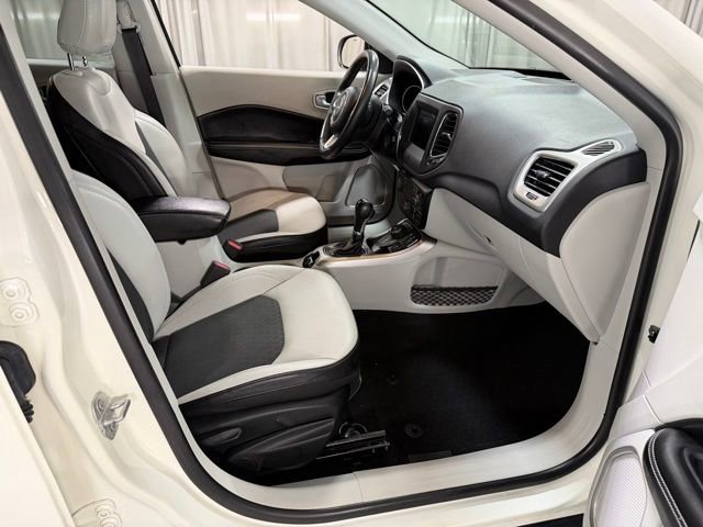 Used 2019 Jeep Compass Latitude w/ Cold Weather Group AWD/4WD image 7