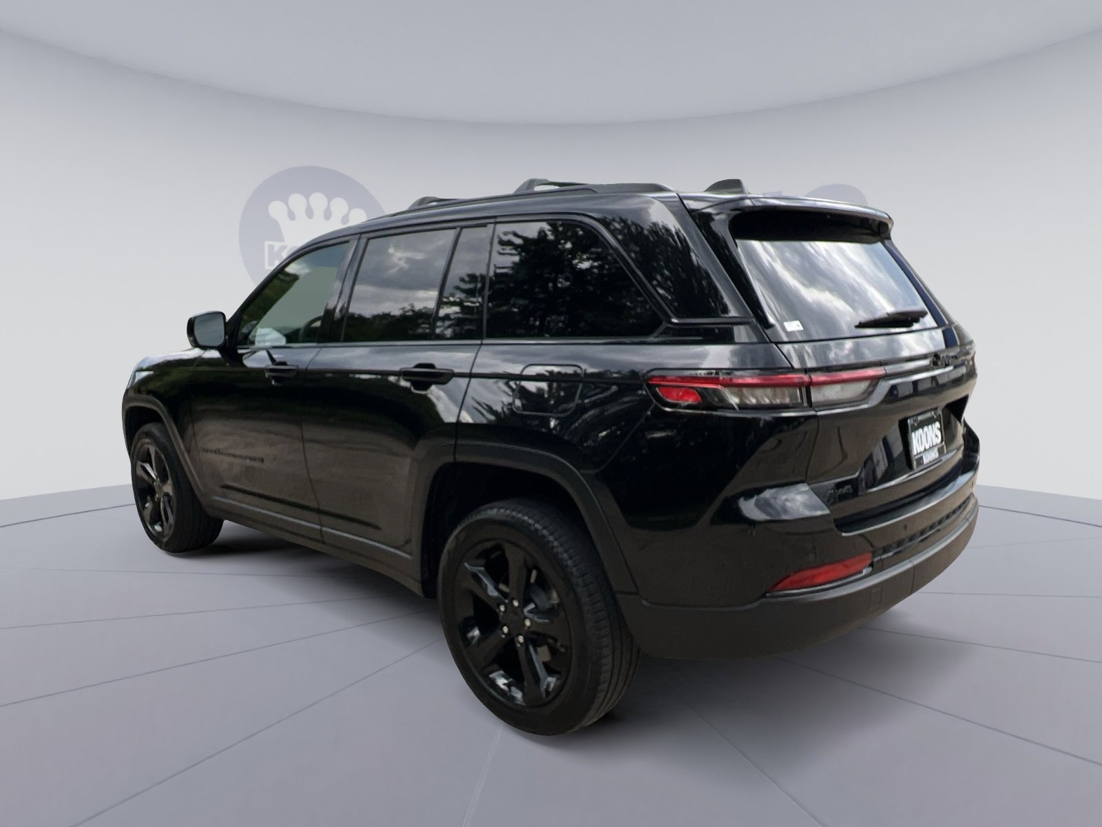 Used 2024 Jeep Grand Cherokee Limited w/ Black Appearance Package AWD/4WD image 8
