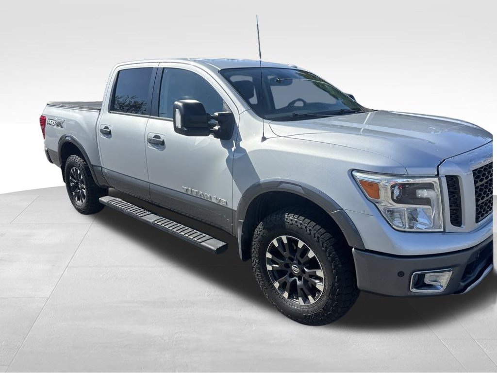 Used 2018 Nissan Titan PRO-4X w/ Pro-4x Convenience Package AWD/4WD image 9