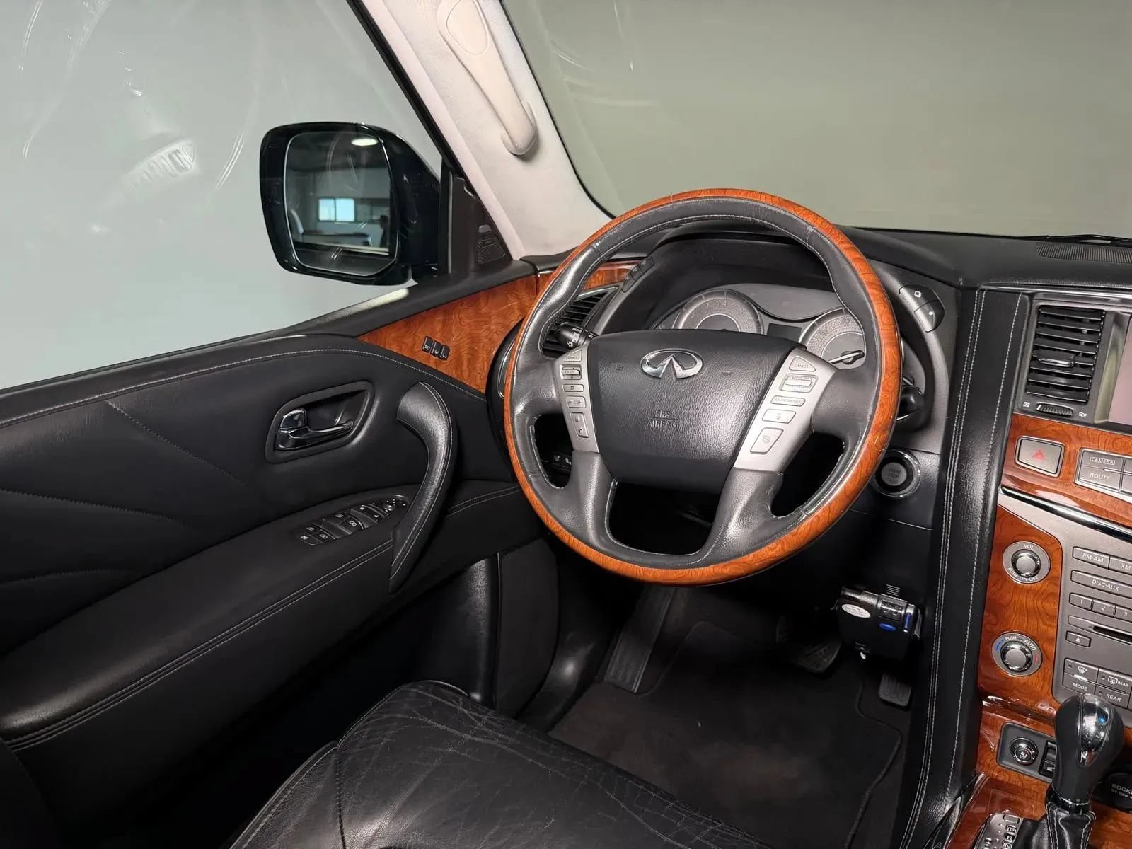 Used 2015 INFINITI QX80 2WD w/ Deluxe Technology Package image 26