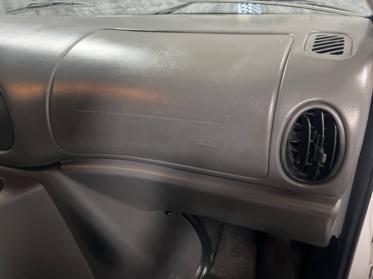 Used 2005 Ford E-150 and Econoline 150 RWD image 13