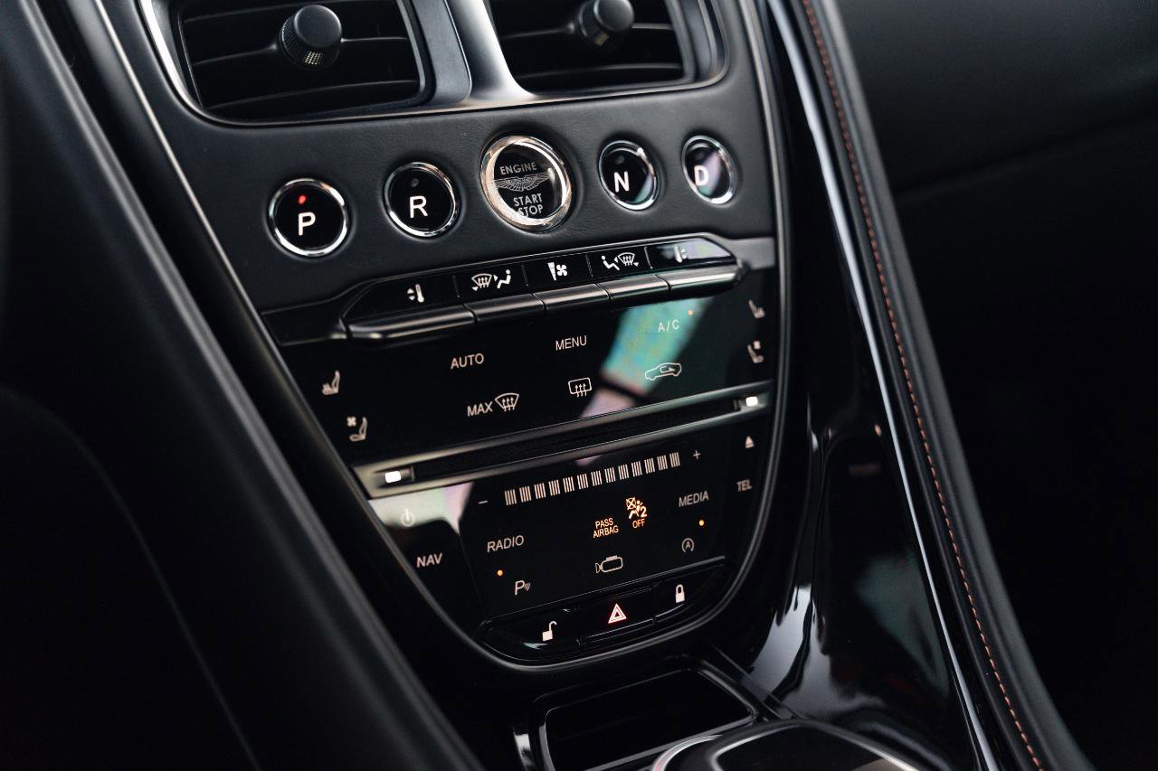 Used 2018 Aston Martin DB11 Coupe image 68