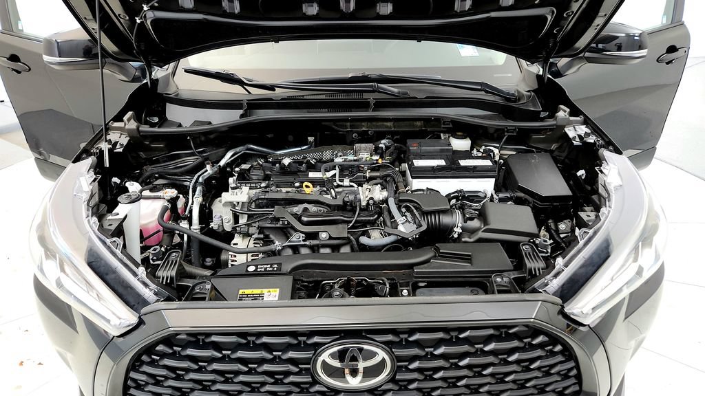 Certified 2024 Toyota Corolla Cross LE w/ Moonroof Package AWD/4WD image 15