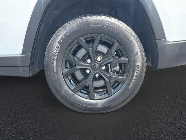 Used 2024 Jeep Grand Cherokee L Altitude RWD image 33