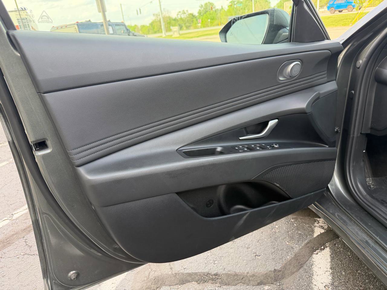 Used 2025 Hyundai Elantra SEL image 9