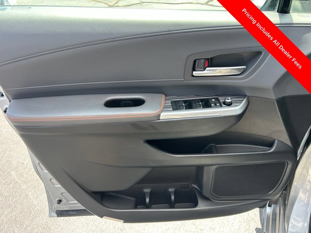 Used 2024 Toyota Sienna XSE w/ XSE Plus Package FWD image 3