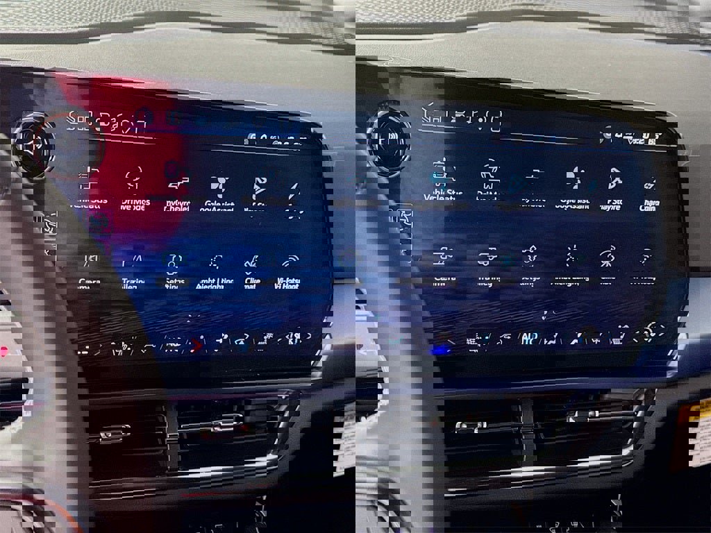 New 2026 Chevrolet Equinox EV LT image 10