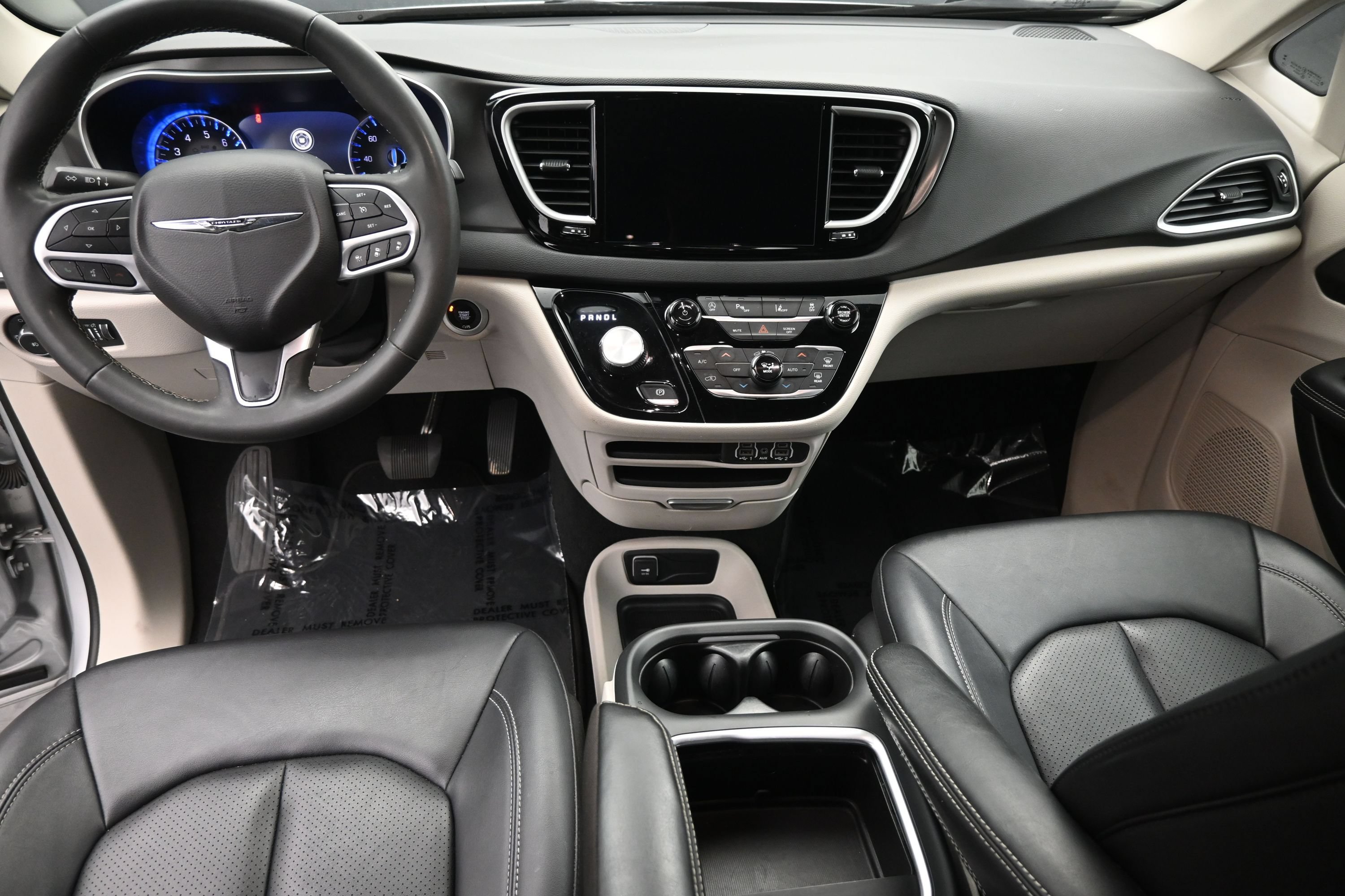 Used 2024 Chrysler Pacifica Touring-L FWD image 16