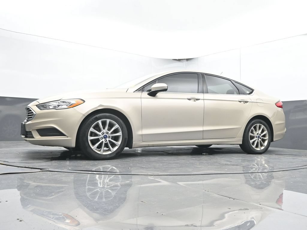 Used 2017 Ford Fusion SE FWD image 29