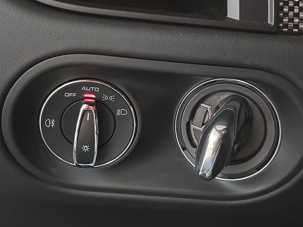 New 2026 Porsche Macan GTS AWD/4WD image 19