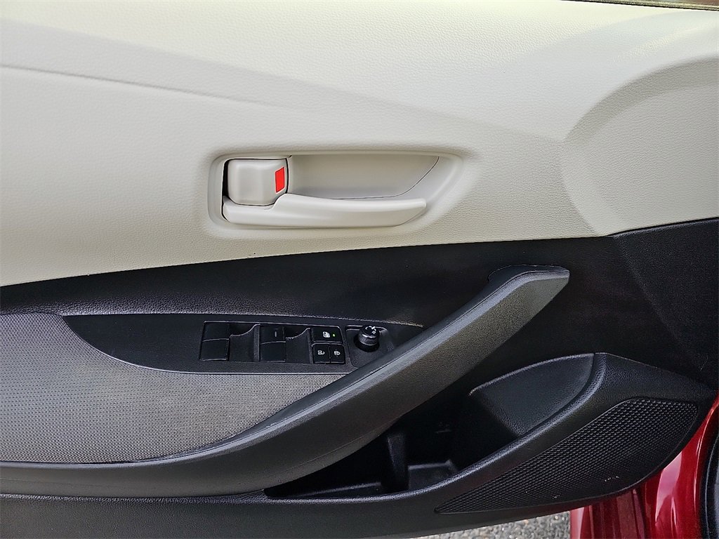 Used 2025 Toyota Corolla LE image 13