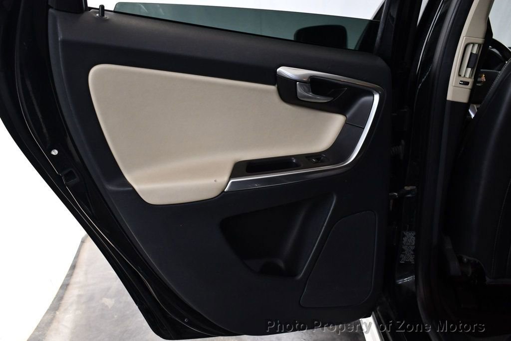 Used 2012 Volvo XC60 T6 R-Design image 21