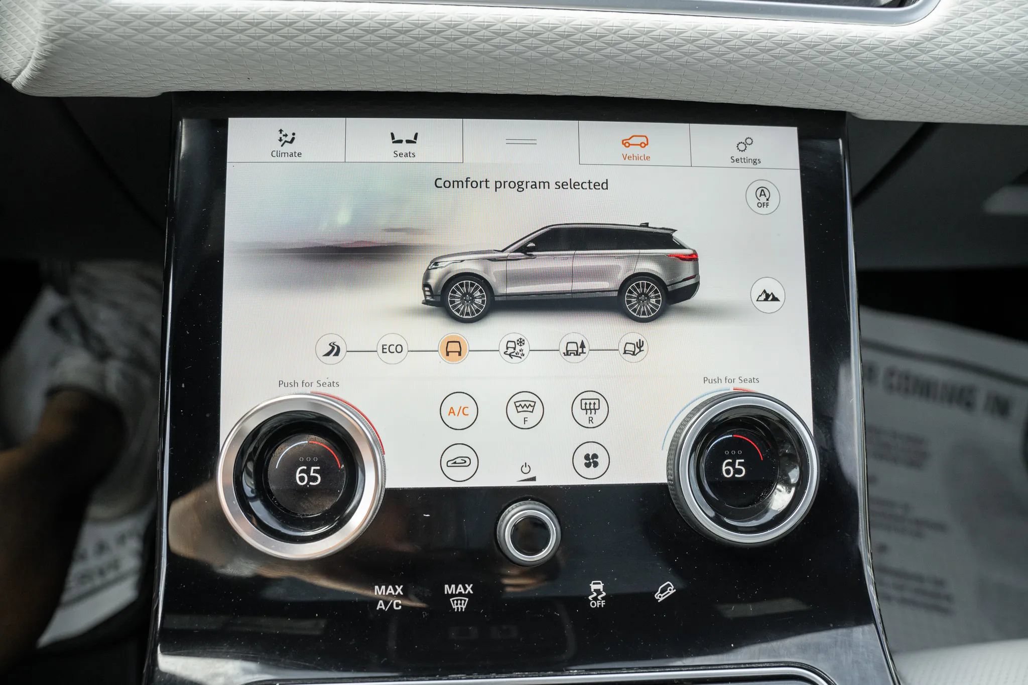 Used 2020 Land Rover Range Rover Velar R-Dynamic S AWD/4WD image 29