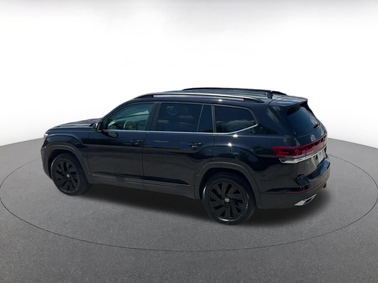 Used 2026 Volkswagen Atlas SE FWD image 10