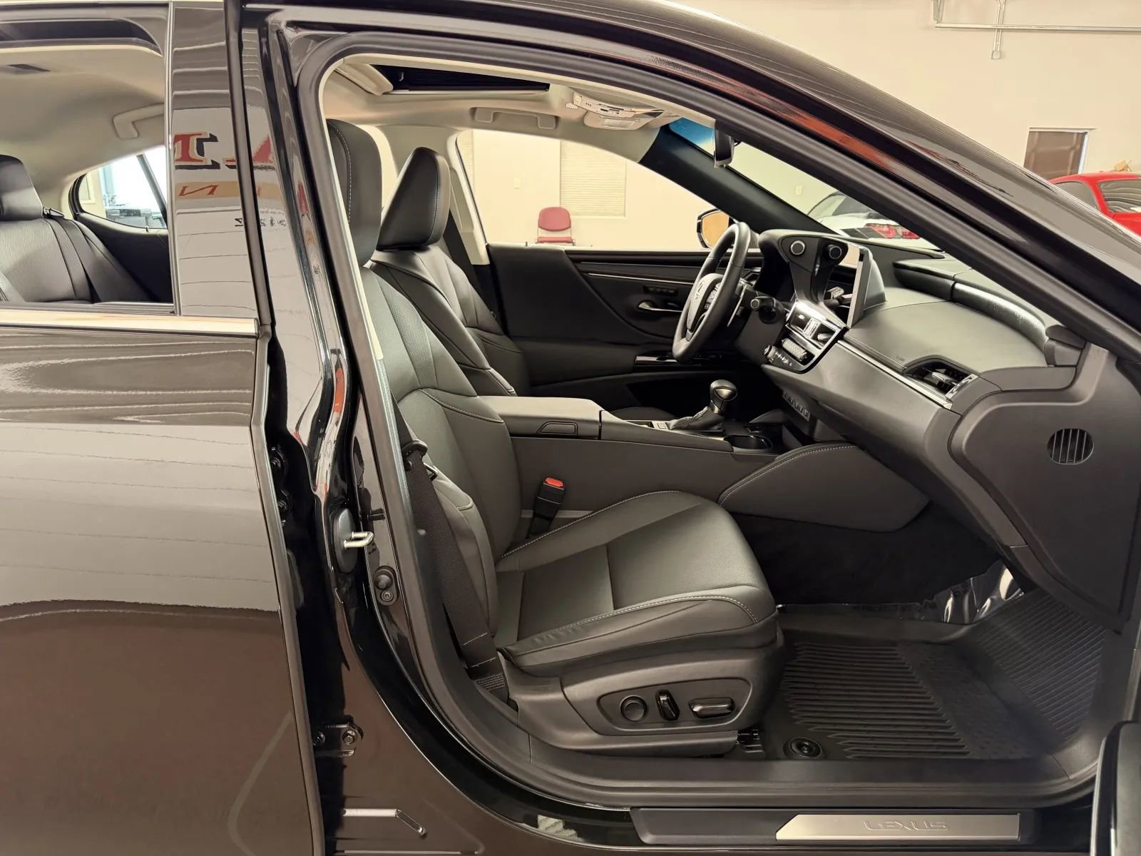 Used 2025 Lexus ES 350 w/ Technology Package FWD image 39