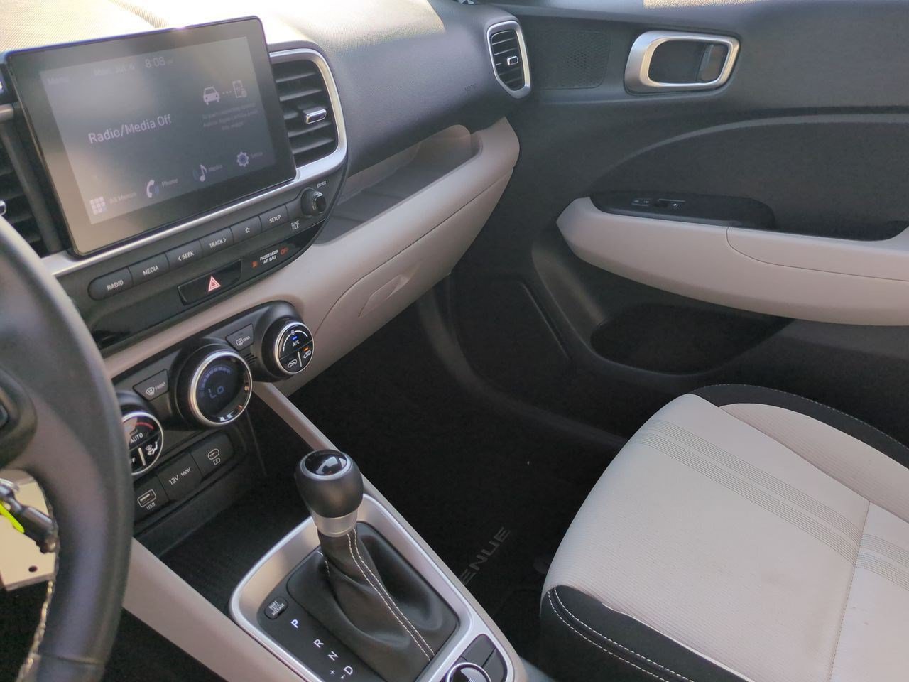 Used 2023 Hyundai Venue SEL FWD image 24