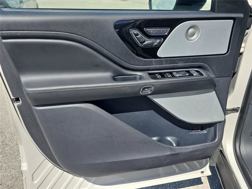 Used 2025 Lincoln Aviator Reserve w/ Equipment Group 201A image 19