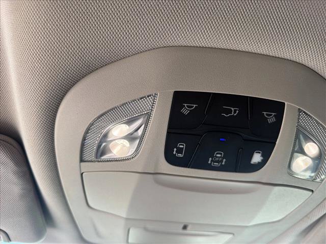 Used 2018 Chrysler Pacifica Touring Plus w/ Tire & Wheel Group FWD image 15