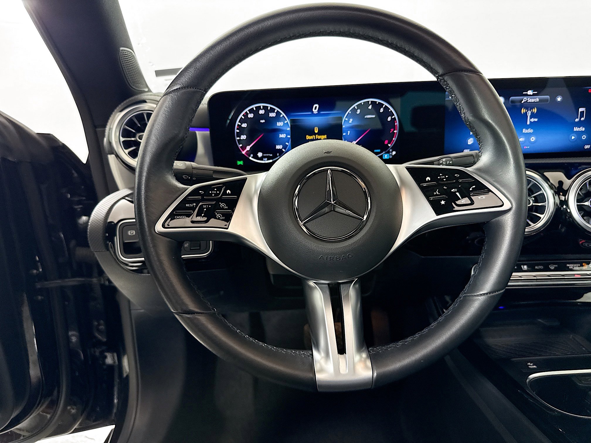 Used 2025 Mercedes-Benz CLA 250 image 12