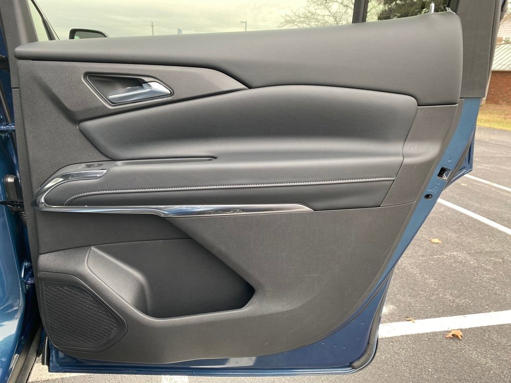 New 2026 Chevrolet Traverse LT w/ Sun and Wheel Package image 13