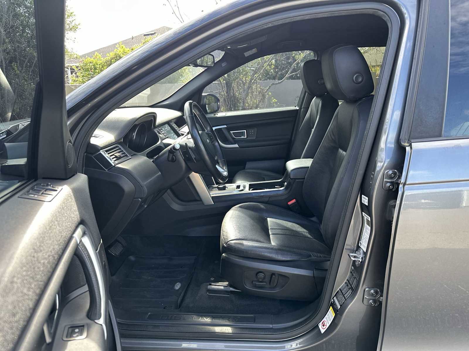 Used 2019 Land Rover Discovery Sport HSE image 2