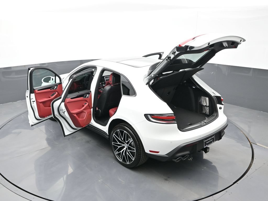 Certified 2026 Porsche Macan AWD/4WD image 29