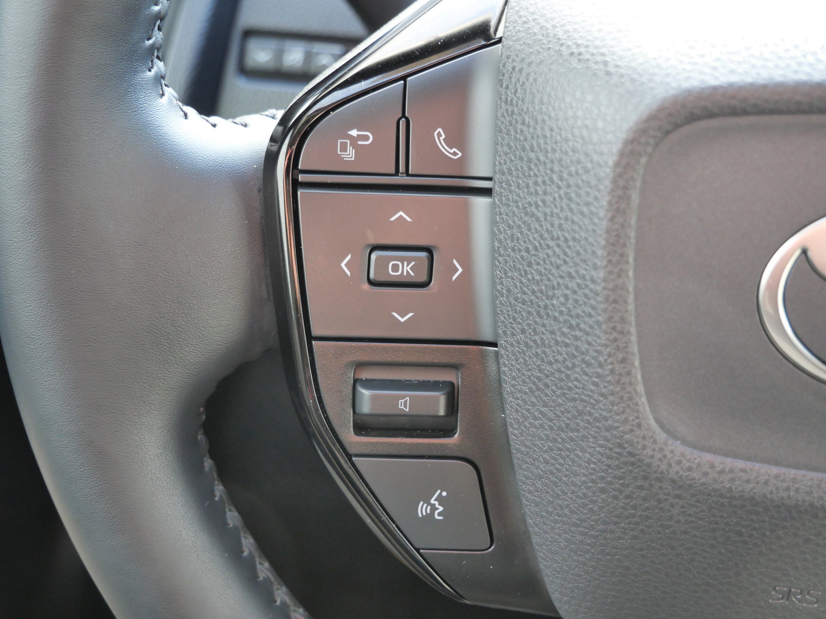 Used 2024 Toyota Prius XLE image 32