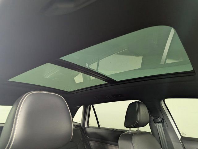 Used 2023 Volkswagen Atlas Cross Sport SEL Premium R-Line image 24