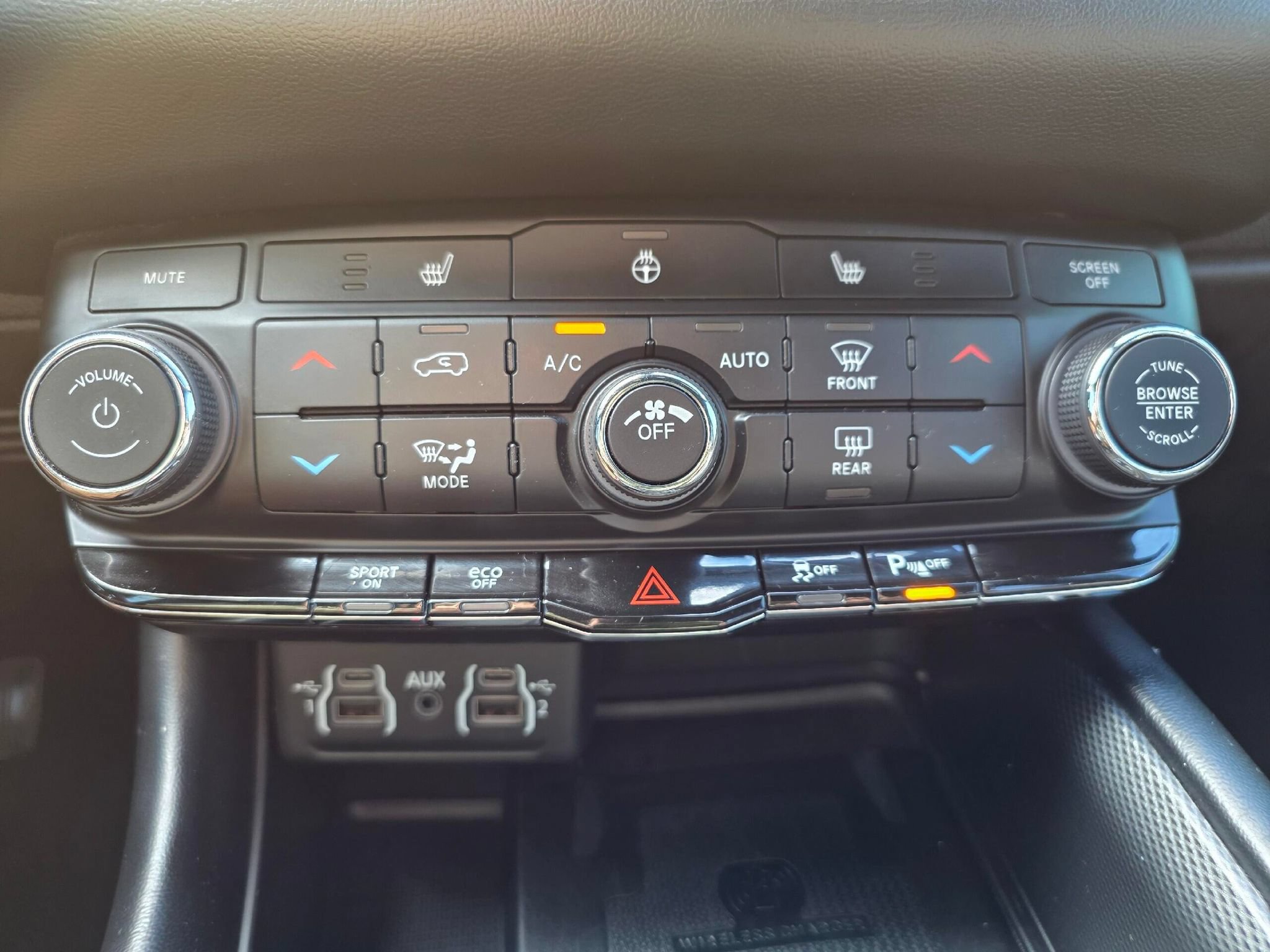 Used 2021 Dodge Durango R/T w/ Blacktop Package AWD/4WD image 18