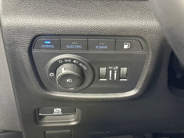 Used 2023 Jeep Grand Cherokee 4WD 4xe image 19