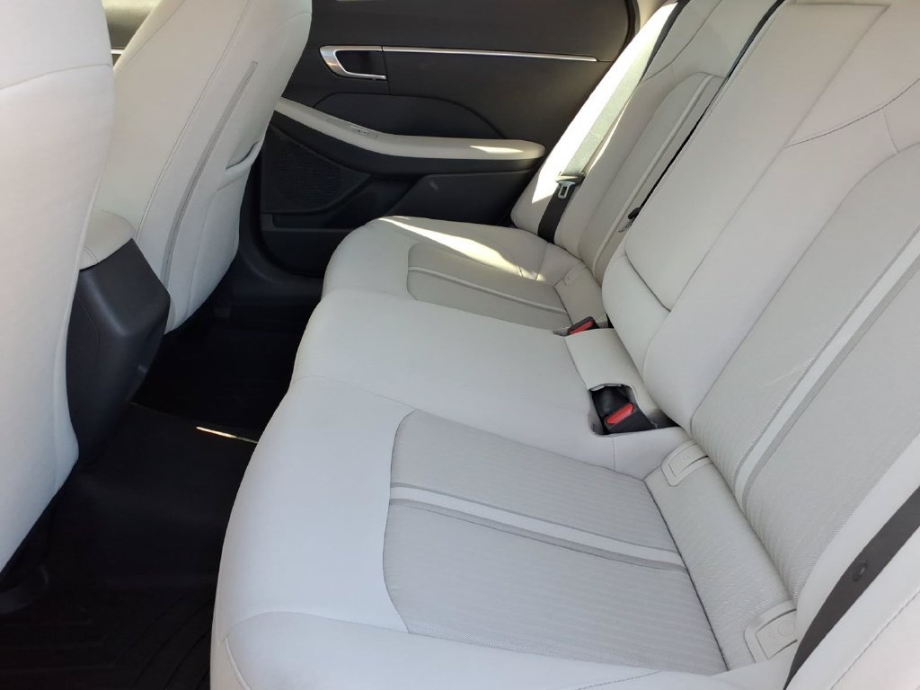 Used 2023 Hyundai Sonata SEL w/ Preferred Accessory Package FWD image 16