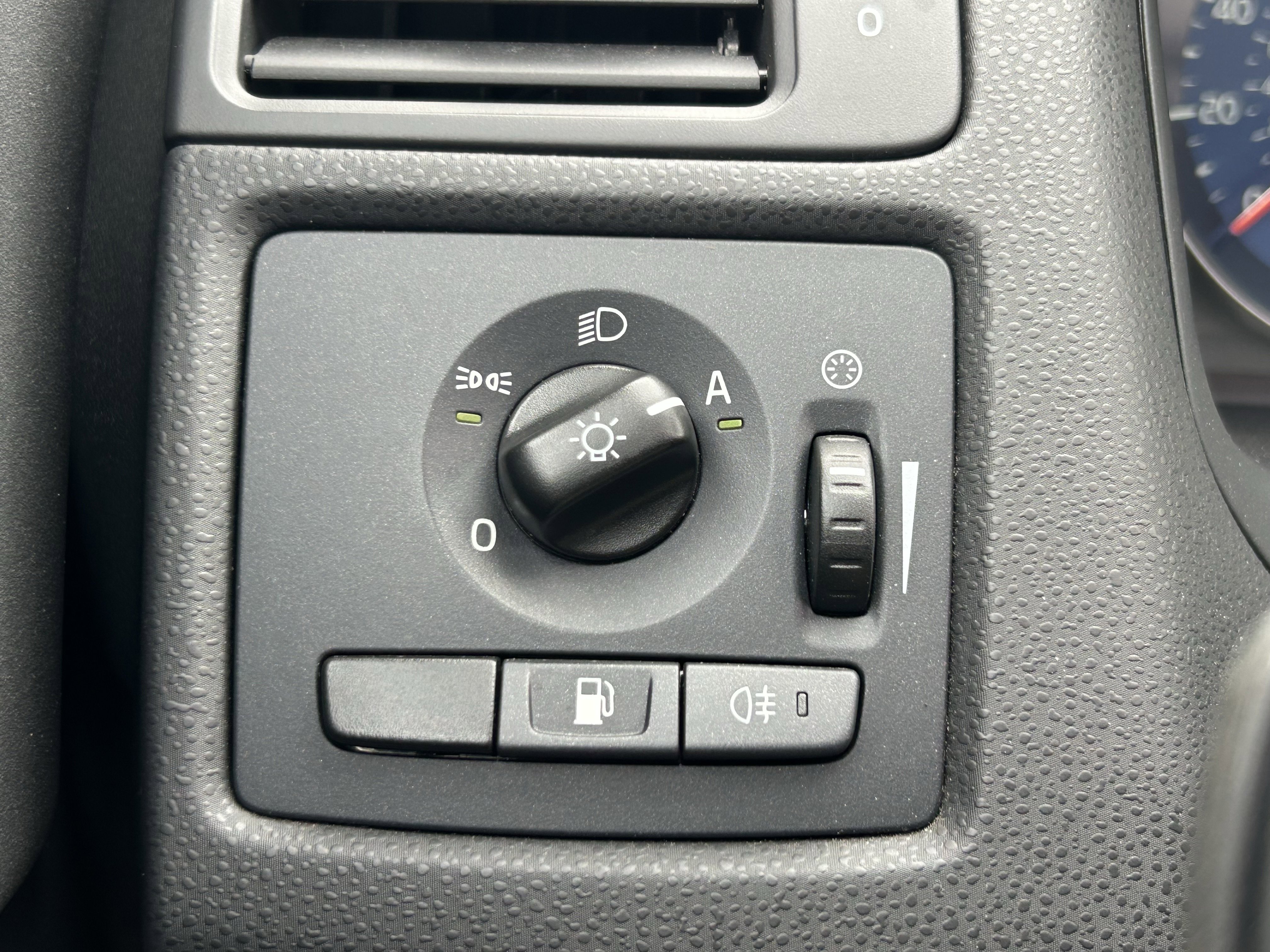 Used 2013 Volvo C30 image 18