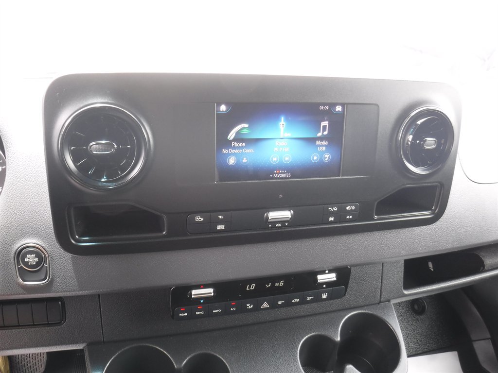 Used 2024 Mercedes-Benz Sprinter 2500 image 16