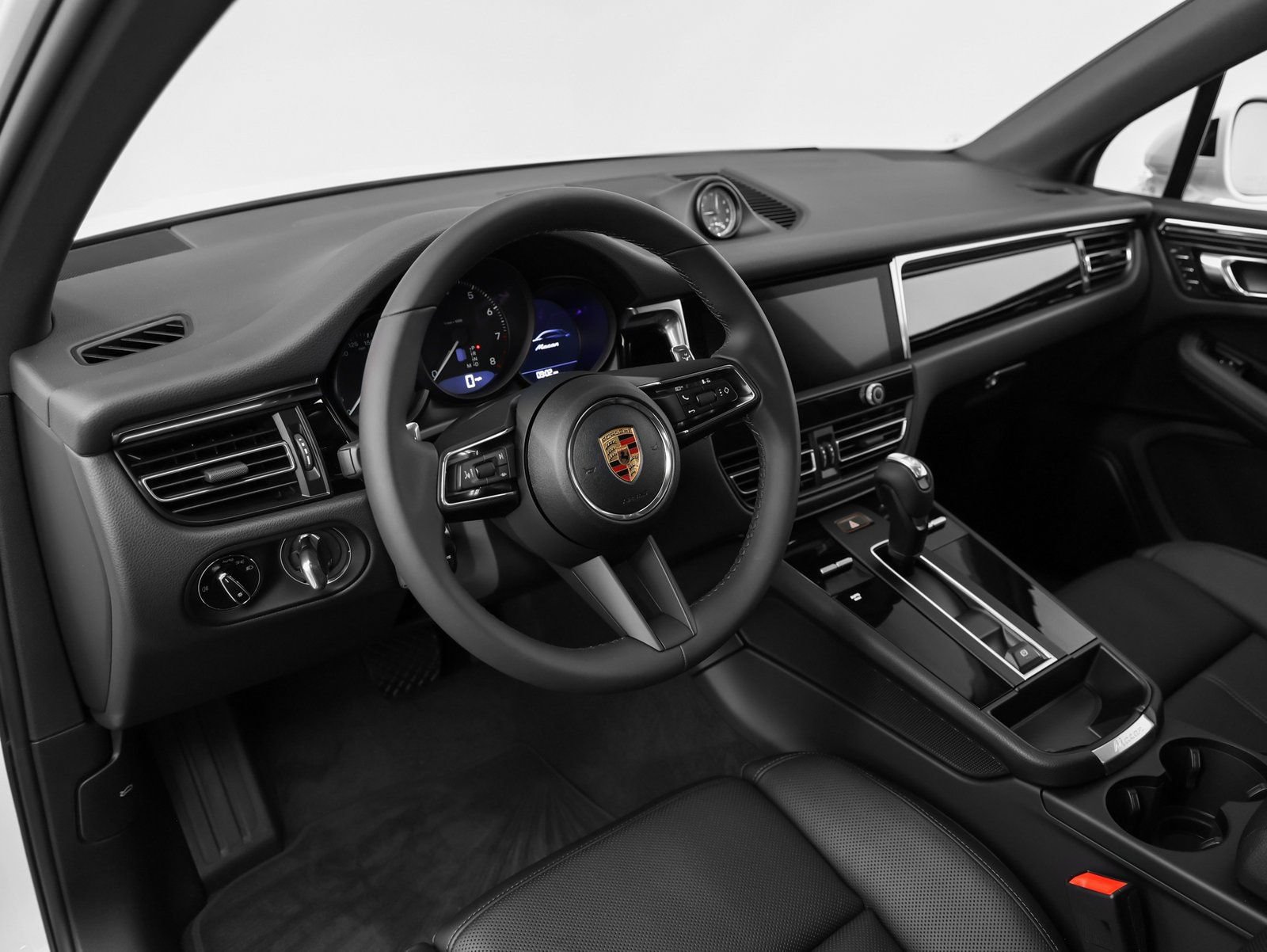 Certified 2025 Porsche Macan AWD/4WD image 43