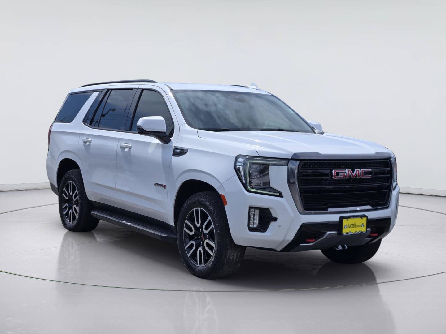Used 2024 GMC Yukon AT4 w/ Technology Package AWD/4WD image 3