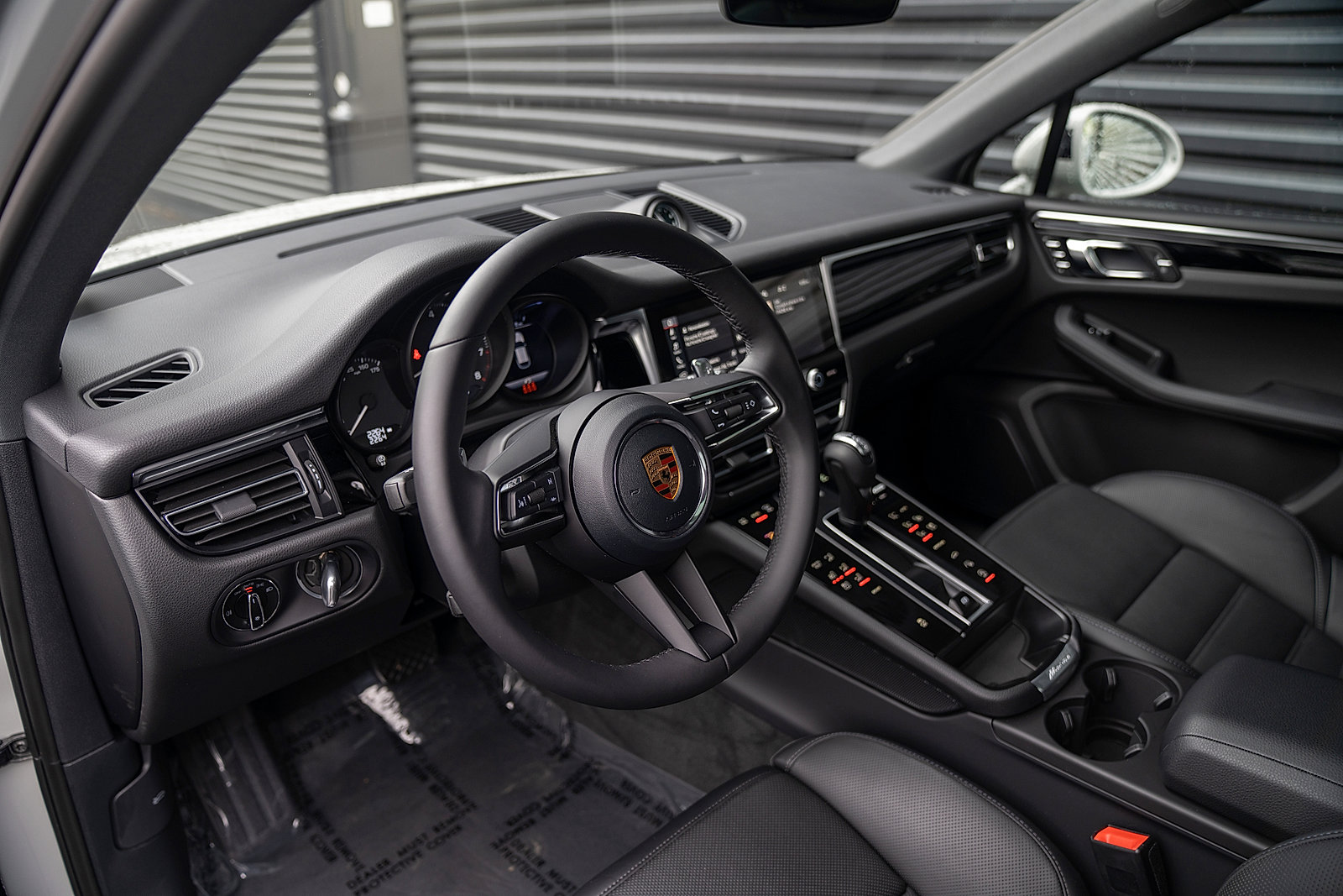 Certified 2026 Porsche Macan AWD/4WD image 4