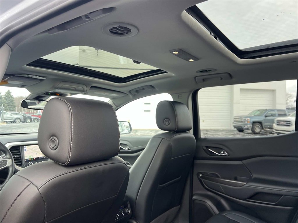 Used 2022 GMC Acadia SLT w/ Elevation Edition image 14