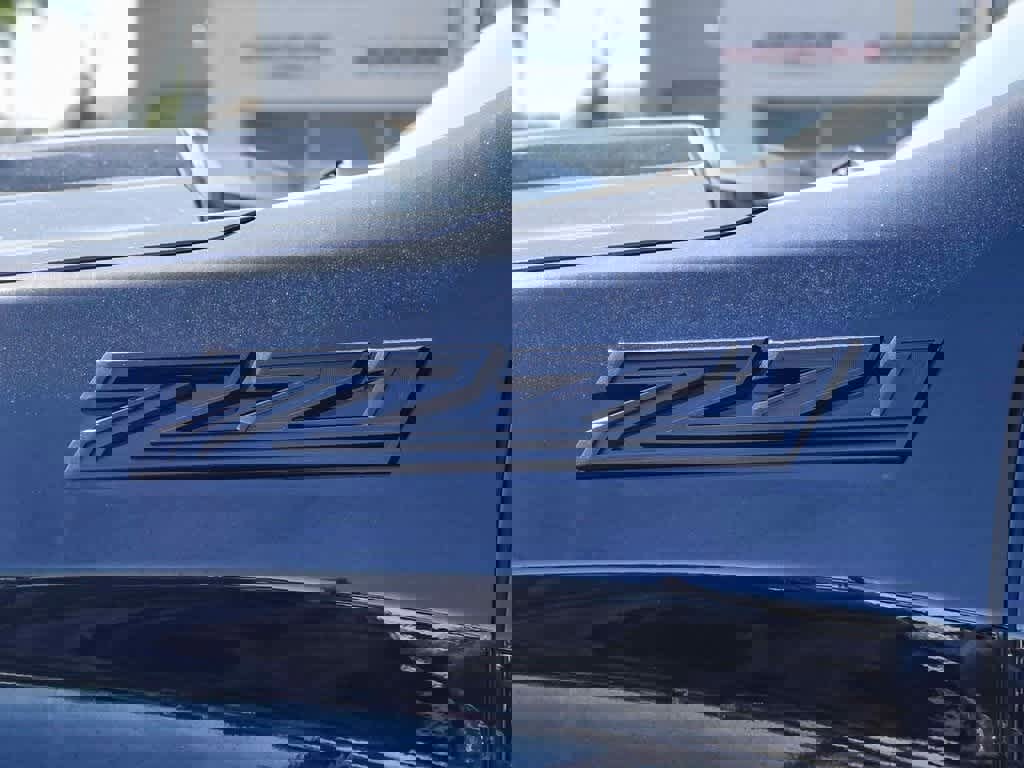 Used 2025 Chevrolet Silverado 1500 Custom Trail Boss w/ Dark Appearance Package image 9