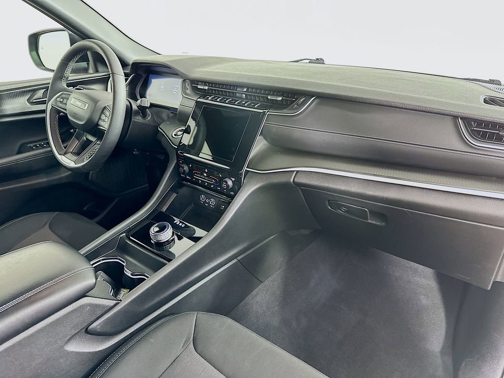 Used 2025 Jeep Grand Cherokee L Laredo w/ Luxury Tech Group I image 40