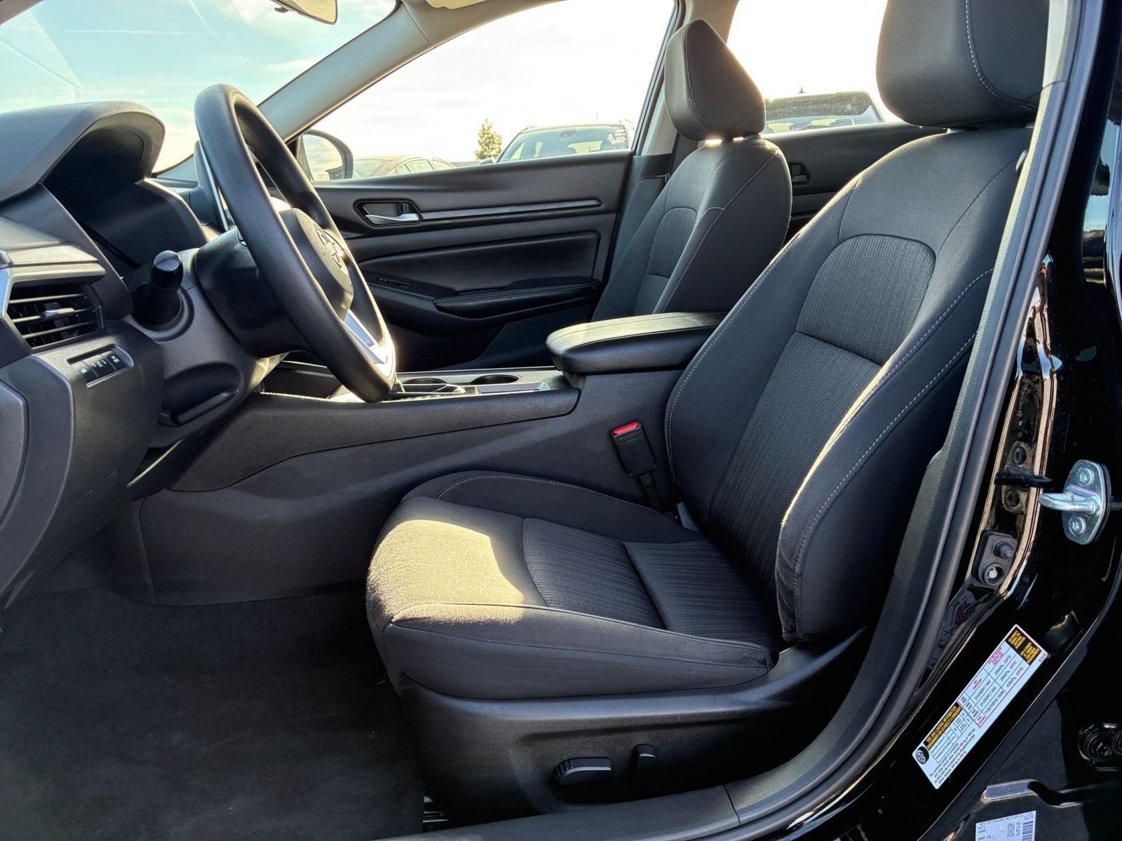 Used 2025 Nissan Altima 2.5 SV image 27