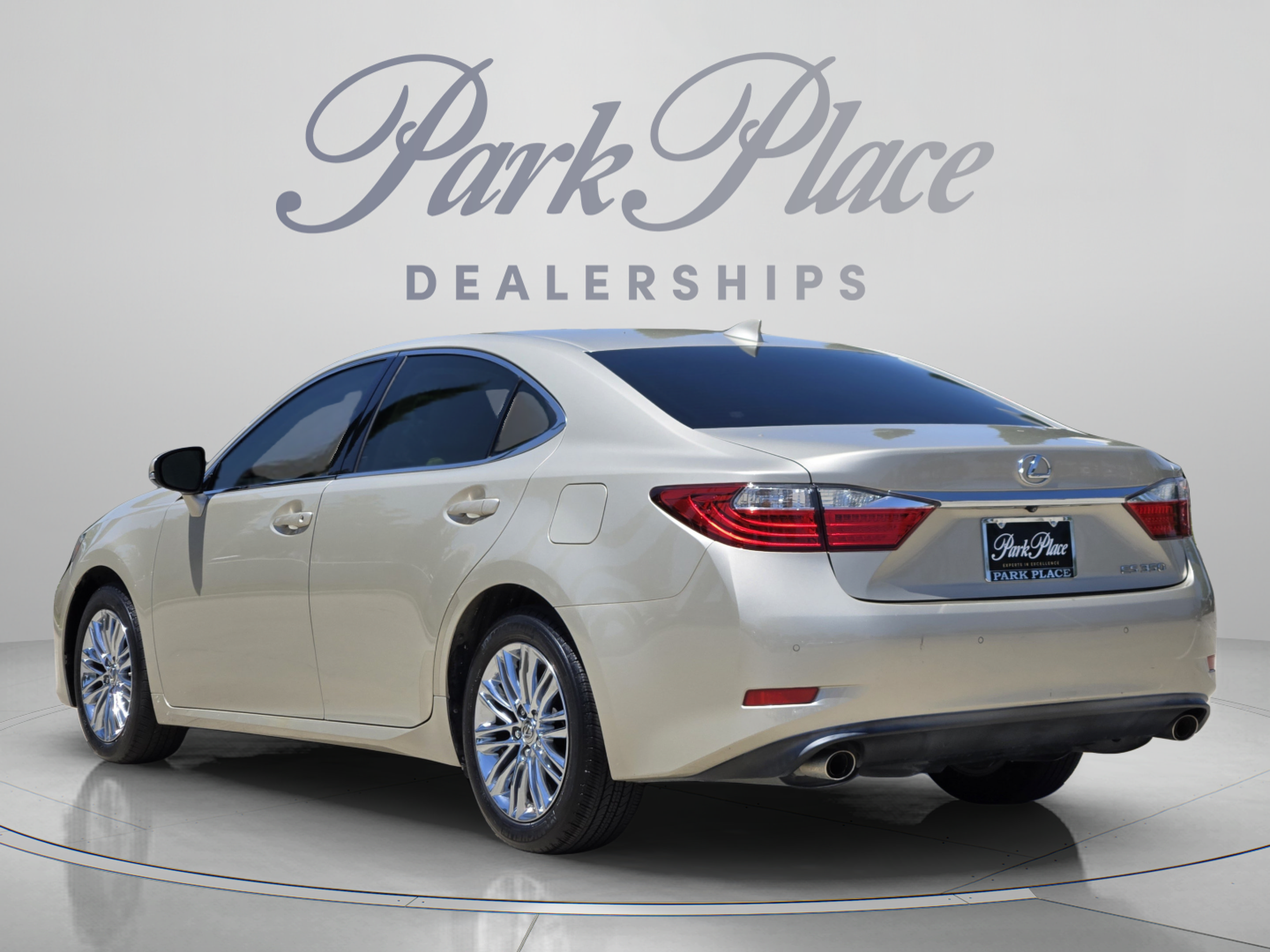 Used 2015 Lexus ES 350 w/ Luxury Package FWD image 3