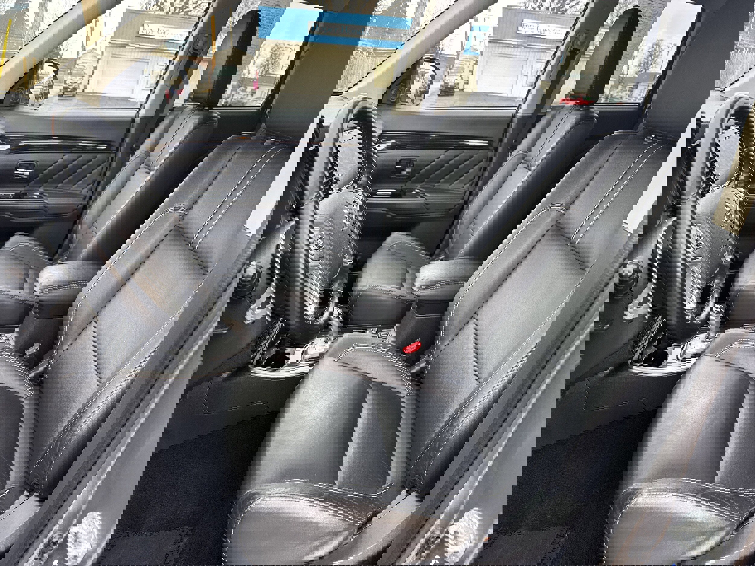 Used 2018 Mitsubishi Outlander SEL image 4