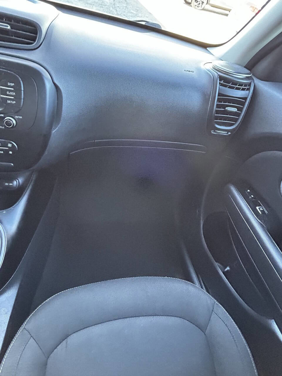 Used 2017 Kia Soul + image 14