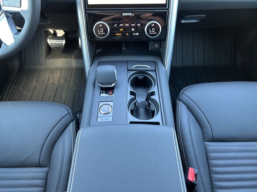 New 2025 Land Rover Discovery Dynamic SE image 23