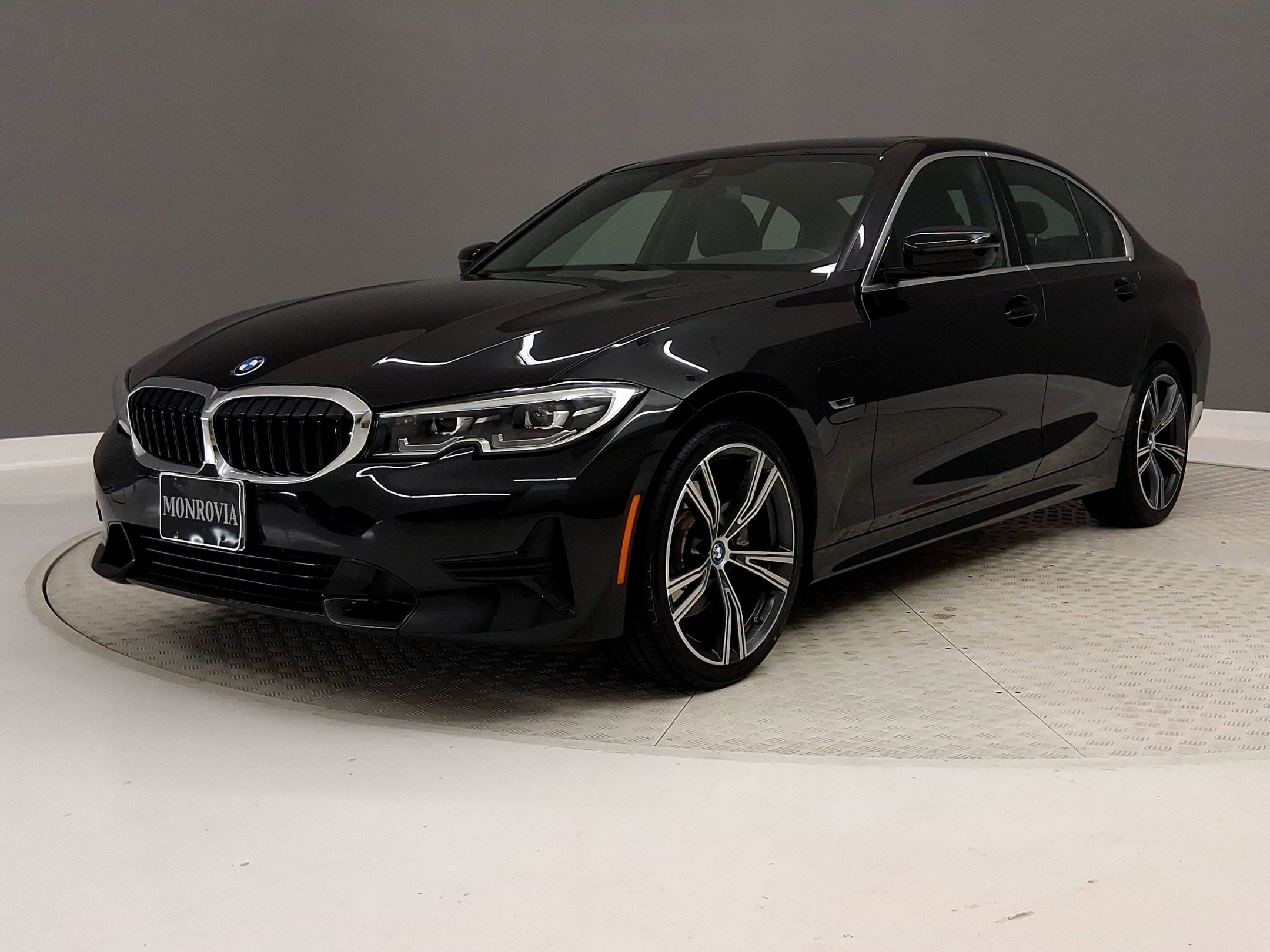 Used 2022 BMW 330e w/ Driving Assistance Package image 38